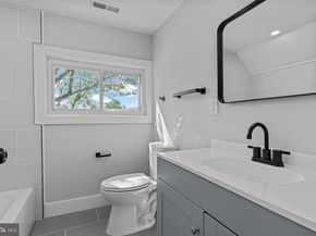 28 Rainbow Lane, Levittown PA 19055