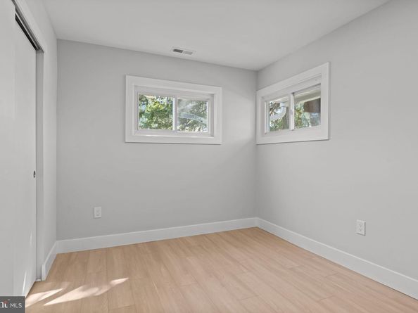28 Rainbow Lane, Levittown PA 19055
