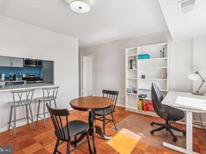 5340 Holmes Run Parkway 1119, Alexandria VA 22304