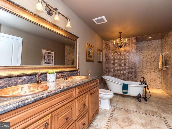 23 Brianna Rd, Holland PA 18966