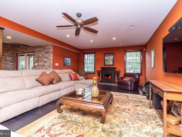 23 Brianna Rd, Holland PA 18966