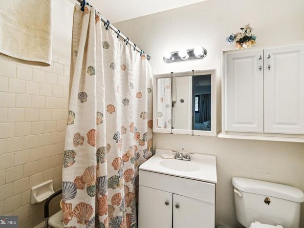 7370 Lee Hwy 204, Falls Church VA 22046