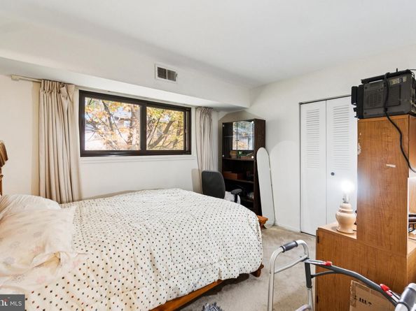 7370 Lee Hwy 204, Falls Church VA 22046