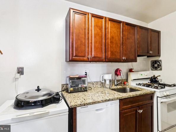 7370 Lee Hwy 204, Falls Church VA 22046