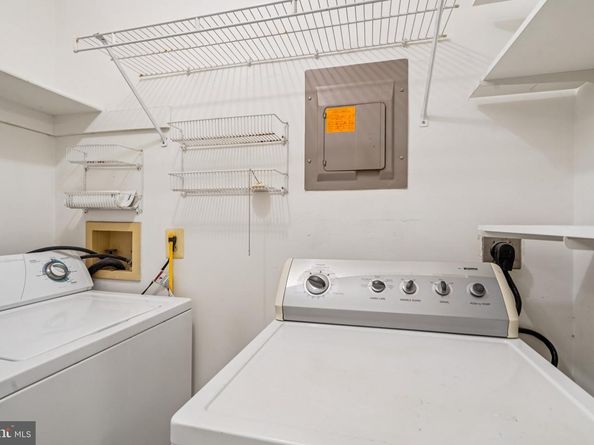 2203 Hunters Run Drive, Reston VA 20191