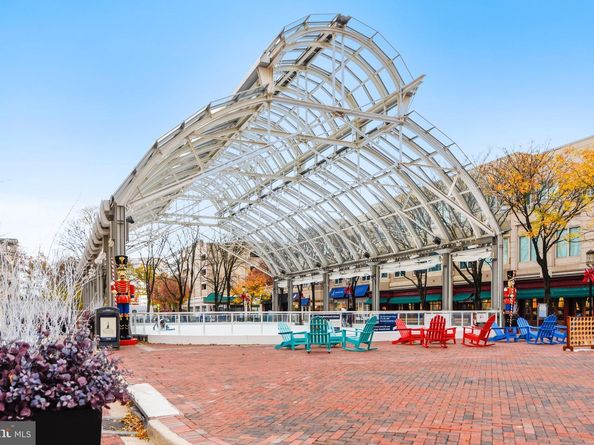 2203 Hunters Run Drive, Reston VA 20191