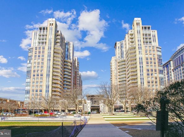 2203 Hunters Run Drive, Reston VA 20191