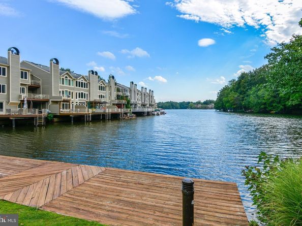 2203 Hunters Run Drive, Reston VA 20191