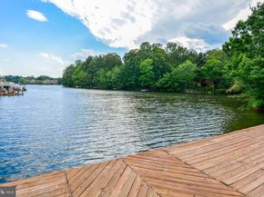 2203 Hunters Run Drive, Reston VA 20191