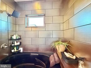 165 W Thompson Street, Philadelphia PA 19122