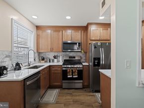 1204 Cobbs St, Drexel Hill PA 19026