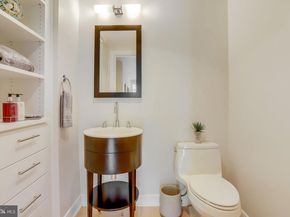 1111 19TH Street N 2007, Arlington VA 22209