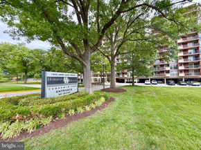 1300 Army Navy Drive 823, Arlington VA 22202