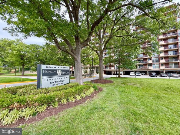 1300 Army Navy Drive 823, Arlington VA 22202