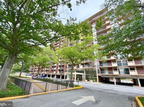 1300 Army Navy Drive 823, Arlington VA 22202