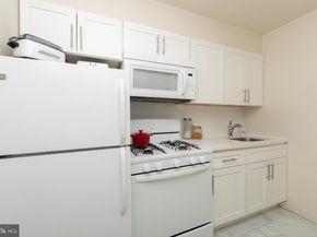 604 S Washington Square 306, Philadelphia PA 19106