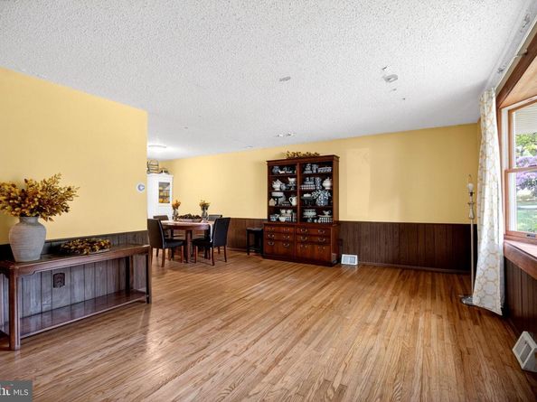601 Sharon Lane, Philadelphia PA 19115
