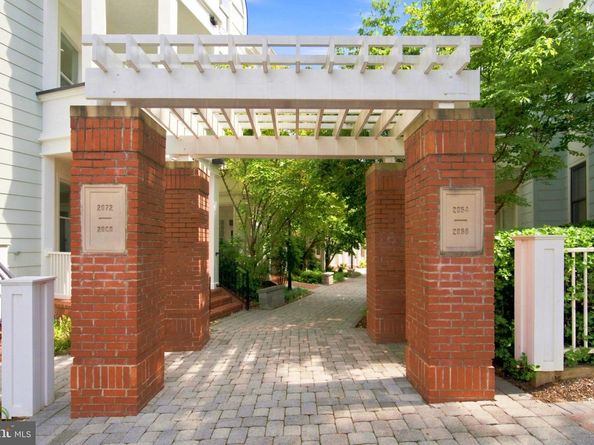 2074 N Oakland Street, Arlington VA 22207
