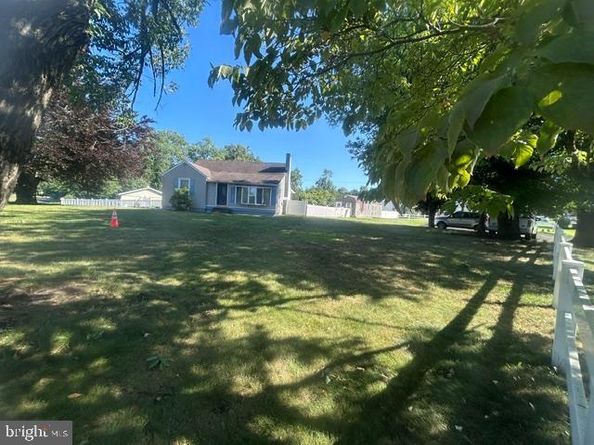 6279 Hulmeville Road, Bensalem PA 19020