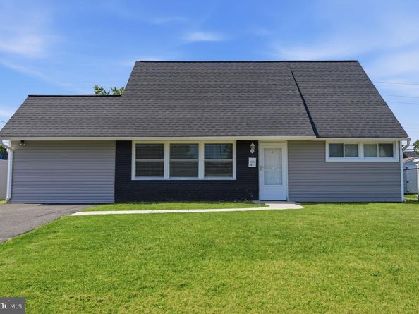 47 Mintleaf Road, Levittown PA 19056