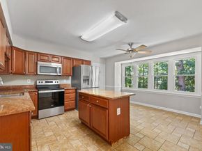909 Broad Oaks Drive, Herndon VA 20170