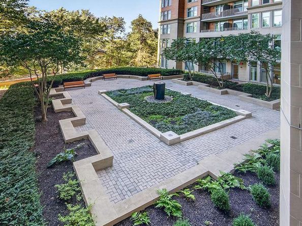 8220 Crestwood Heights Drive 202, Mclean VA 22102