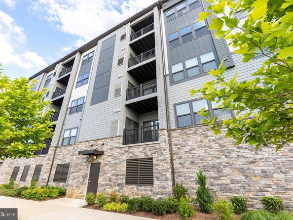 12850 Mosaic Park Way 2B, Herndon VA 20171