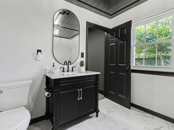 107 Shady Oak DR, Georgetown TX 78628