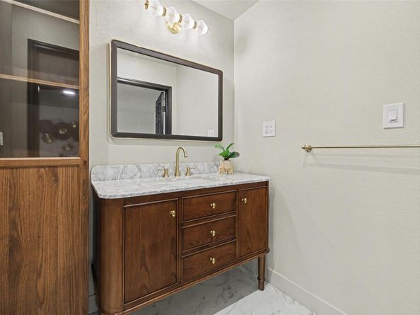 107 Shady Oak DR, Georgetown TX 78628