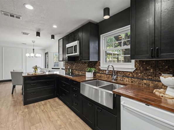 107 Shady Oak DR, Georgetown TX 78628