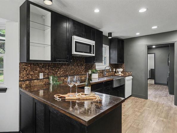 107 Shady Oak DR, Georgetown TX 78628