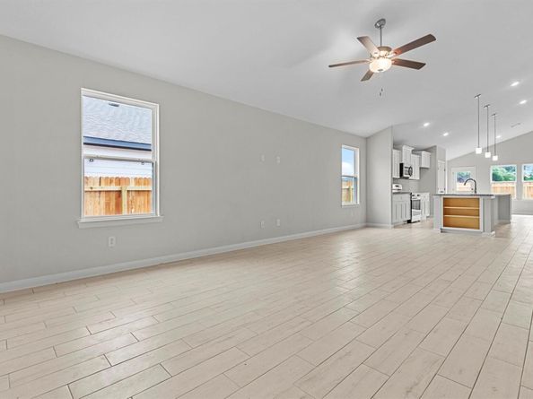229 Ironshoe TRL, Liberty Hill TX 78642