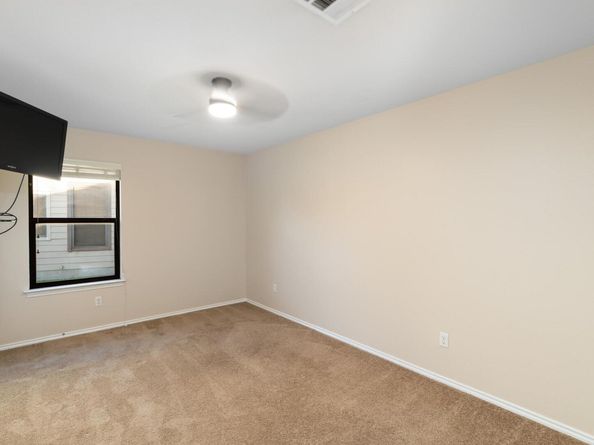 913 Mahomet DR, Pflugerville TX 78660