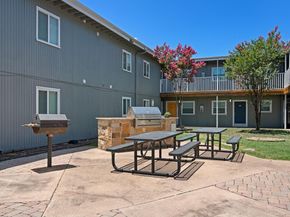 2401 Manor RD 217, Austin TX 78722