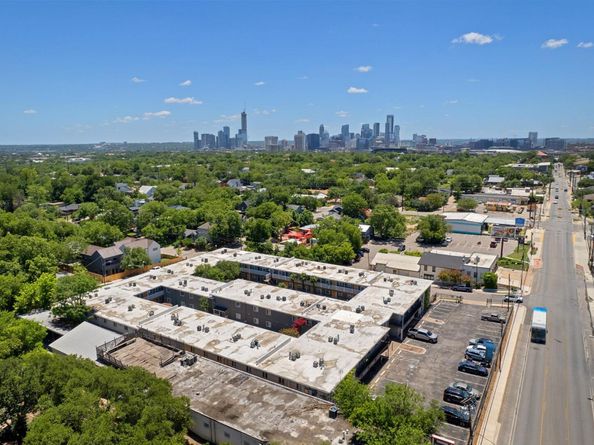 2401 Manor RD 217, Austin TX 78722