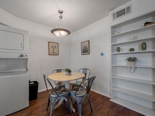 2401 Manor RD 217, Austin TX 78722