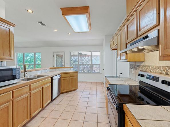 18682 Champions CIR, Lago Vista TX 78645