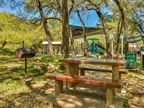 8133 Luling LN, Austin TX 78729