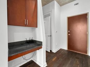 360 Nueces ST 3907, Austin TX 78701