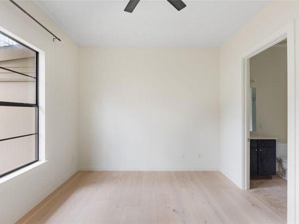 707 Cardinal LN E2, Austin TX 78704