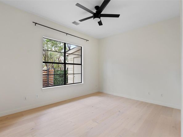 707 Cardinal LN E2, Austin TX 78704