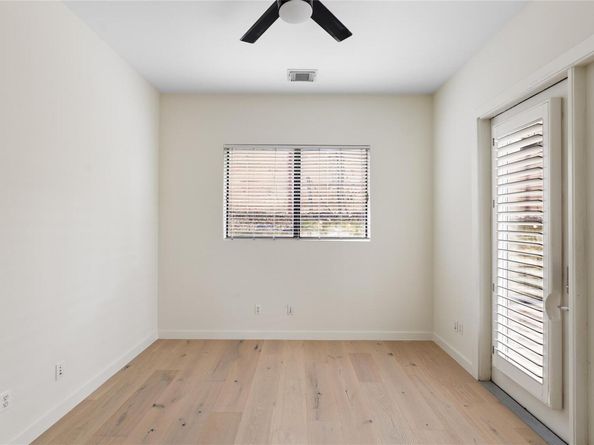 707 Cardinal LN E2, Austin TX 78704