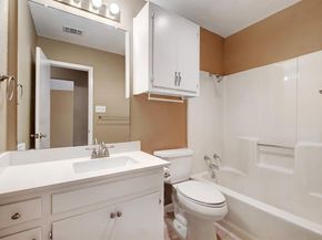 8142 Ceberry DR B, Austin TX 78759