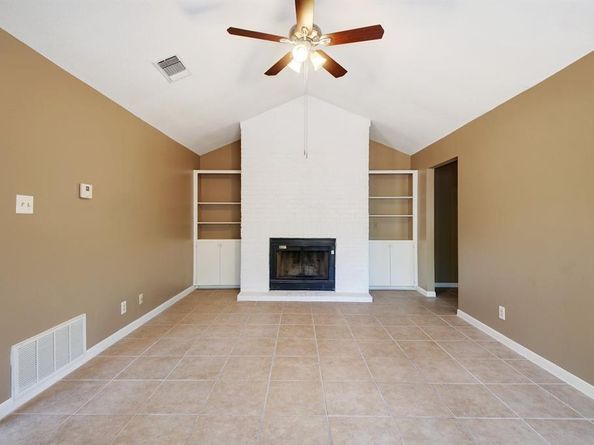 8142 Ceberry DR B, Austin TX 78759