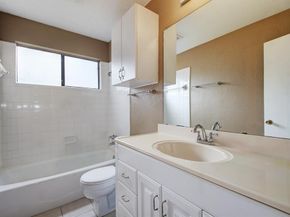 8142 Ceberry DR B, Austin TX 78759