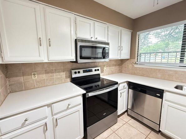 8142 Ceberry DR B, Austin TX 78759