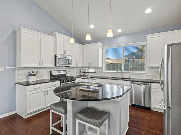 1401 Clearwing CIR, Georgetown TX 78626