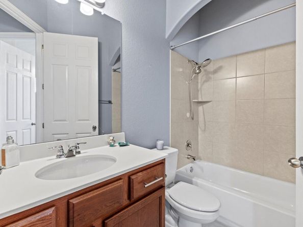 1401 Clearwing CIR, Georgetown TX 78626