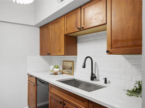1509 W 39 1/2 St 108, Austin TX 78756
