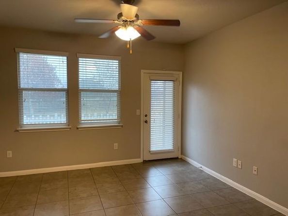 711 Rolling Oak DR 117, Round Rock TX 78664